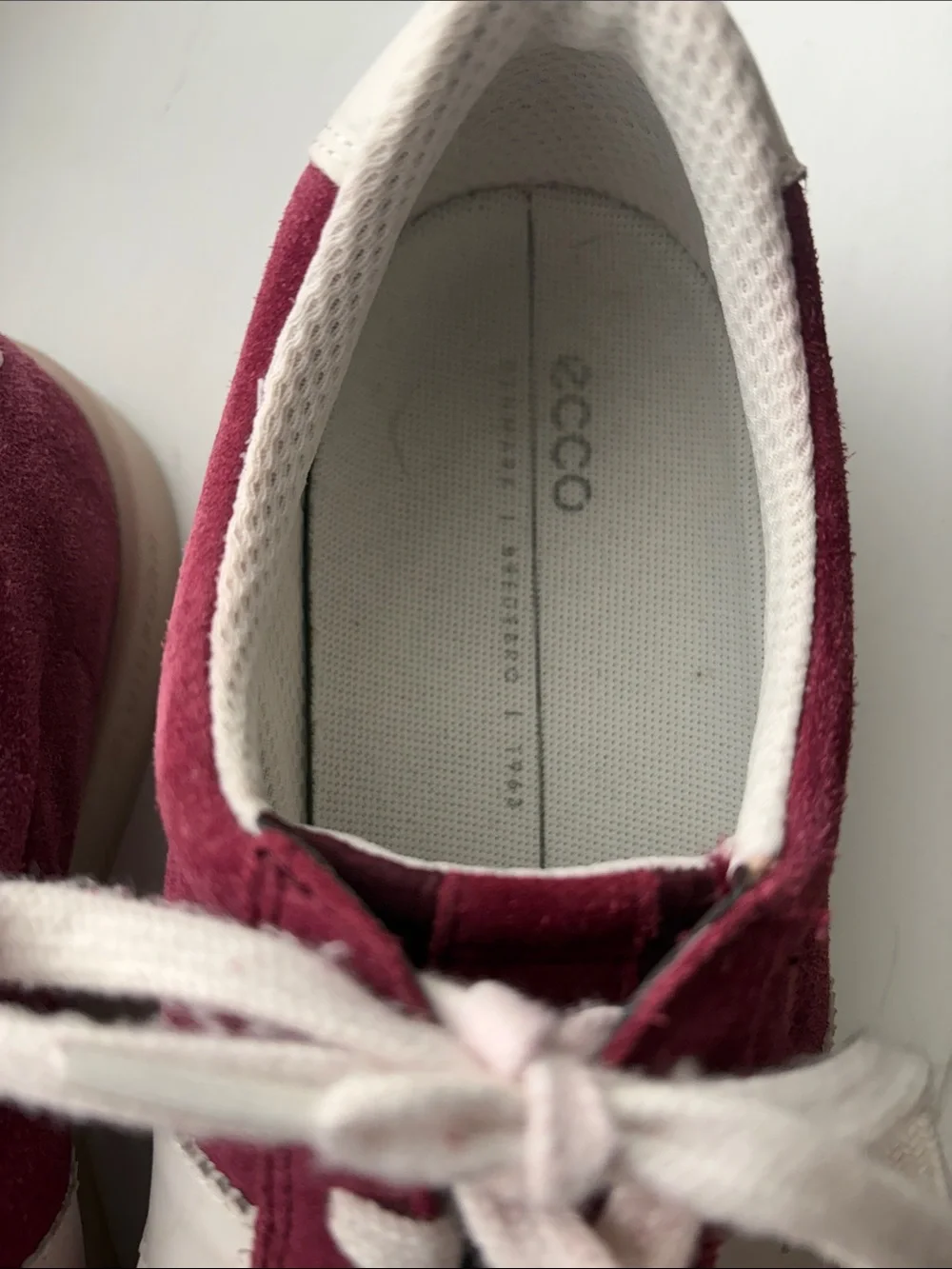 Ecco Women’s Burgundy Suede Lace-Up Sneakers with White Stripe-size 41 (US 10)
